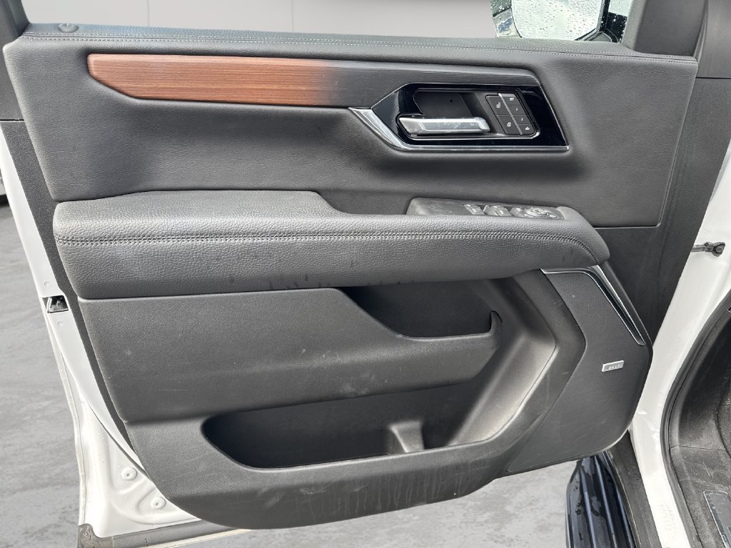 Used 2025 GMC Yukon XL Denali AWD/4WD image 14