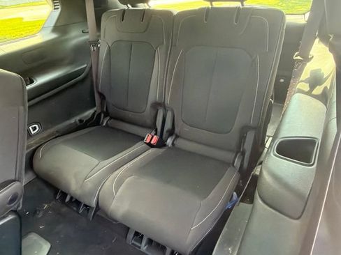 Used 2025 Jeep Grand Cherokee L Laredo RWD image 12