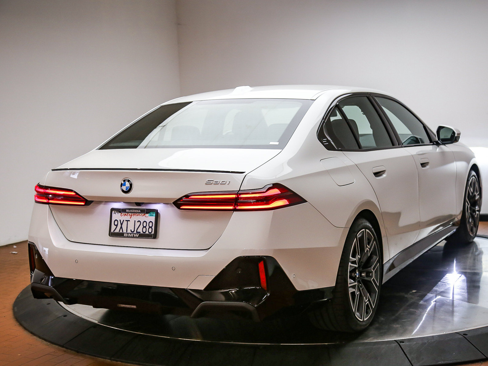 Used 2026 BMW 530i w/ M Sport Package RWD image 7