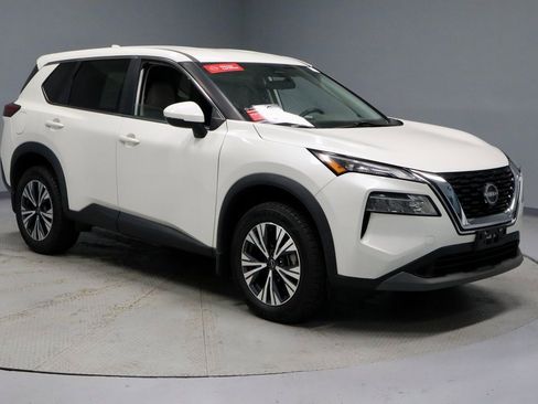 Certified 2022 Nissan Rogue SV image 1