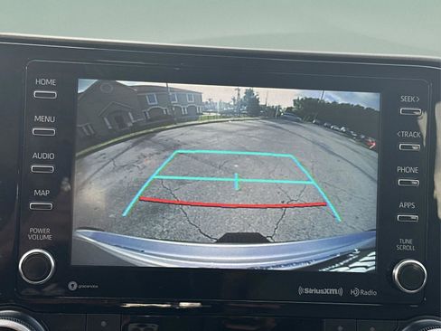 Used 2021 Toyota Highlander XLE image 22