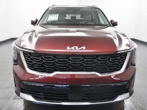 Used 2025 Kia Sorento S image 3