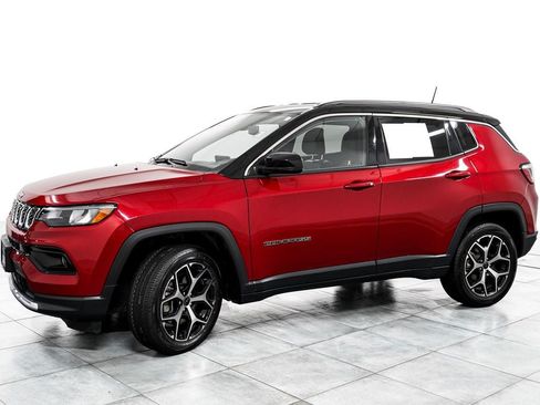 Used 2025 Jeep Compass Limited AWD/4WD image 4
