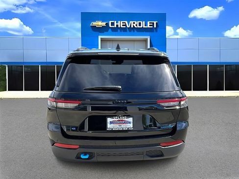 Used 2023 Jeep Grand Cherokee Trailhawk image 4