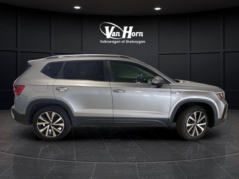Used 2022 Volkswagen Taos SE AWD/4WD image 8