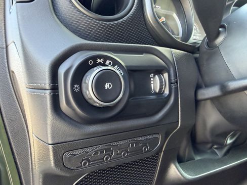 Used 2024 Jeep Wrangler Unlimited Rubicon image 10