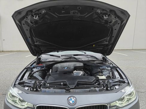 Used 2018 BMW 320i xDrive Sedan w/ Convenience Package AWD/4WD image 31
