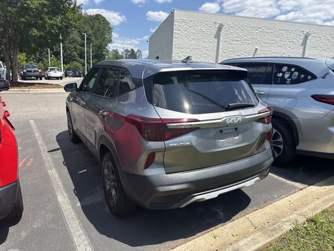 Used 2023 Kia Seltos LX AWD/4WD image 9