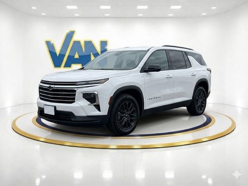 Certified 2025 Chevrolet Traverse LT w/ Sun and Wheel Package image 1