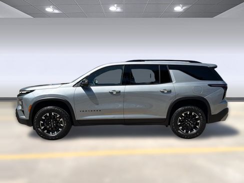 Used 2025 Chevrolet Traverse Z71 w/ Enhanced Driving Package AWD/4WD image 2
