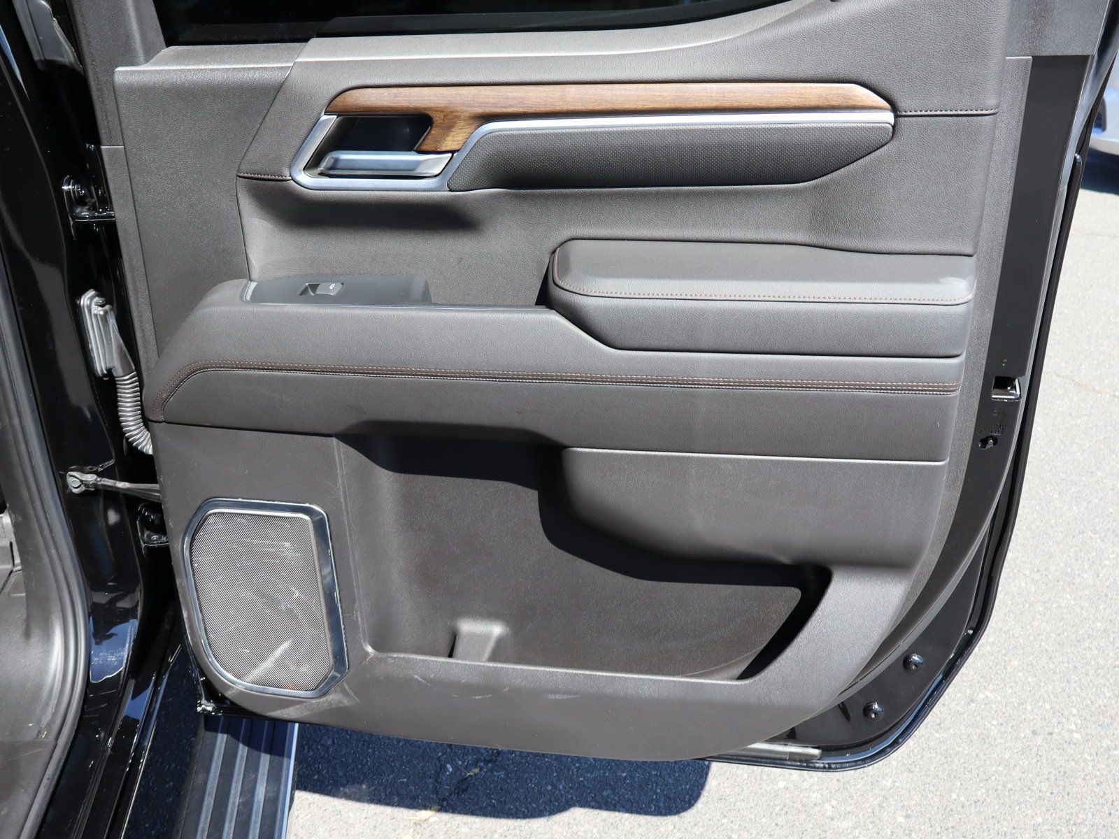 Used 2023 Chevrolet Silverado 1500 High Country w/ Technology Package AWD/4WD image 36