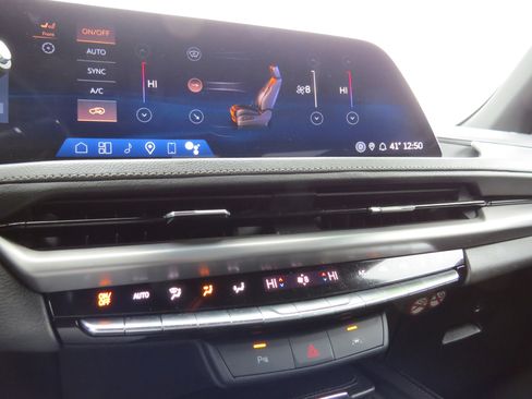 Used 2024 Cadillac XT4 Premium Luxury image 26