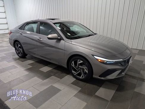 Used 2024 Hyundai Elantra SEL w/ Convenience Package FWD image 5