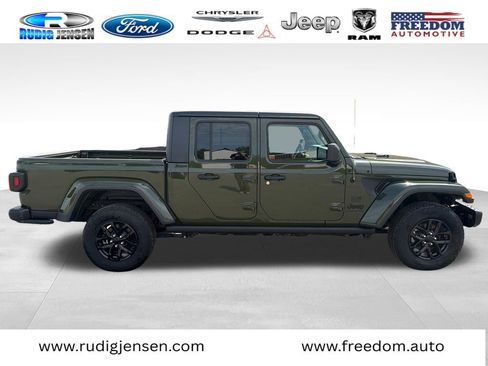 Used 2023 Jeep Gladiator Sport AWD/4WD image 6