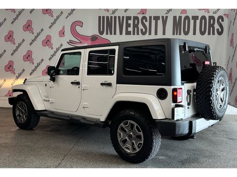 Used 2015 Jeep Wrangler Unlimited Sahara w/ Connectivity Group AWD/4WD image 12