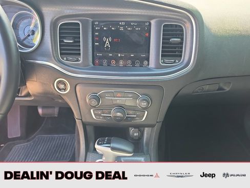 Used 2017 Dodge Charger SXT RWD image 18