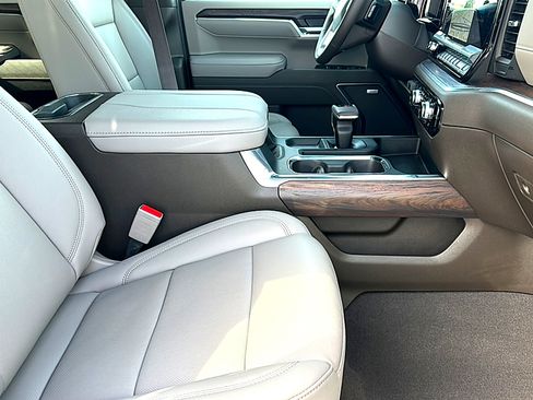 Used 2026 GMC Sierra 1500 SLT image 23