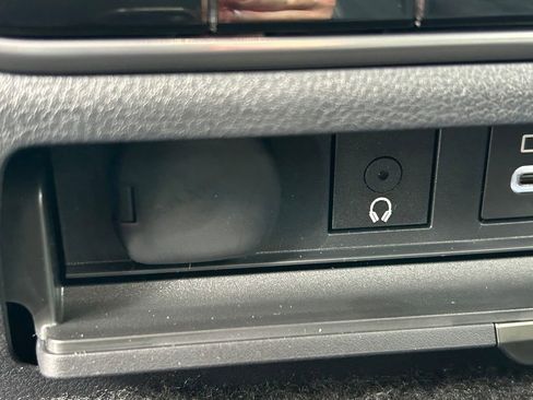 Used 2025 Lexus LX 700h Luxury image 25