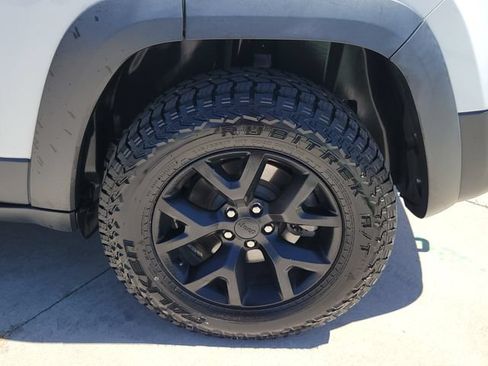 Used 2018 Jeep Cherokee Trailhawk w/ Quick Order Package 27L AWD/4WD image 14