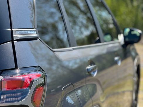 Used 2025 Subaru Forester Premium image 31