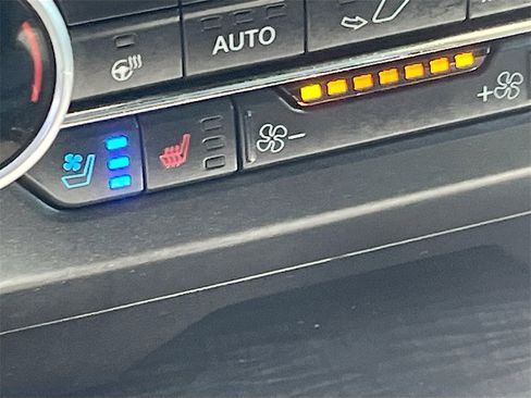 Used 2021 Ford Expedition Limited image 21