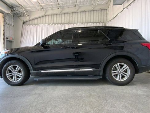 Used 2021 Ford Explorer XLT image 26