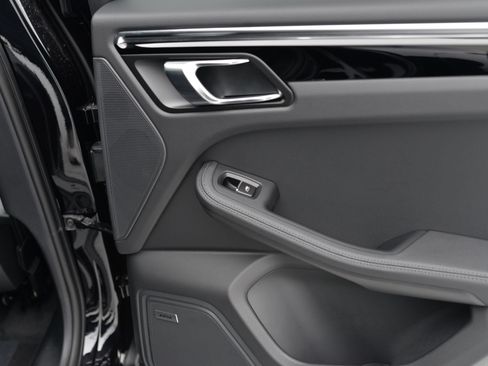 Certified 2026 Porsche Macan AWD/4WD image 20