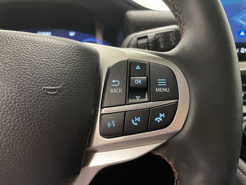 Used 2025 Ford Explorer Active w/ Active Comfort Package image 17