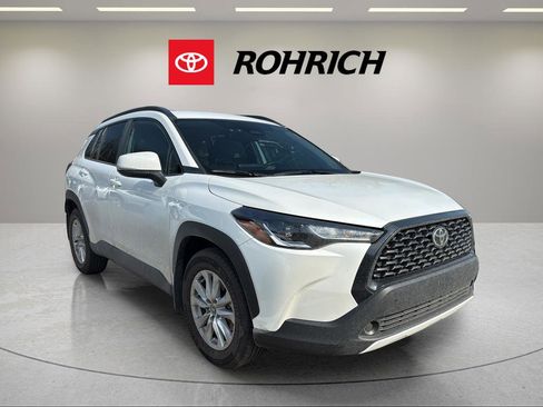 Used 2023 Toyota Corolla Cross LE image 4