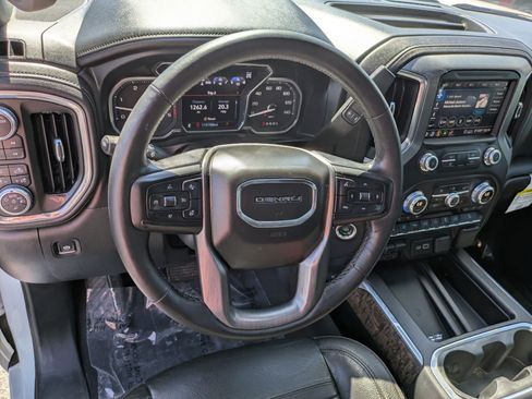 Used 2020 GMC Sierra 2500 Denali w/ Denali Ultimate Package AWD/4WD image 17