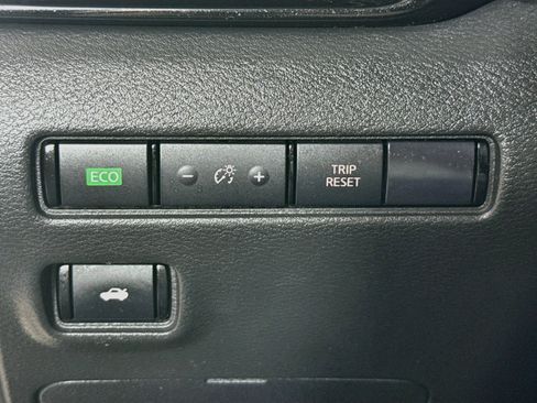 Used 2024 Nissan Sentra SV FWD image 9
