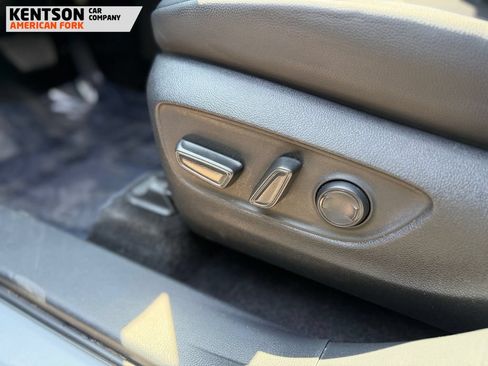 Used 2025 Toyota Highlander XLE AWD/4WD image 29