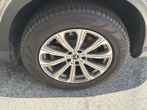 Certified 2023 Mercedes-Benz GLC 300 image 10