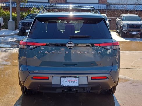New 2026 Nissan Pathfinder SL image 3