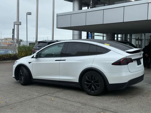 Used 2022 Tesla Model X image 4
