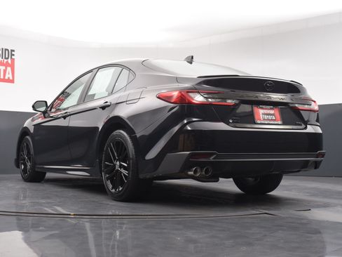 Used 2025 Toyota Camry SE AWD/4WD image 27