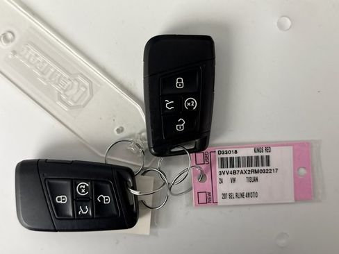 Used 2024 Volkswagen Tiguan SEL R-Line AWD/4WD image 23