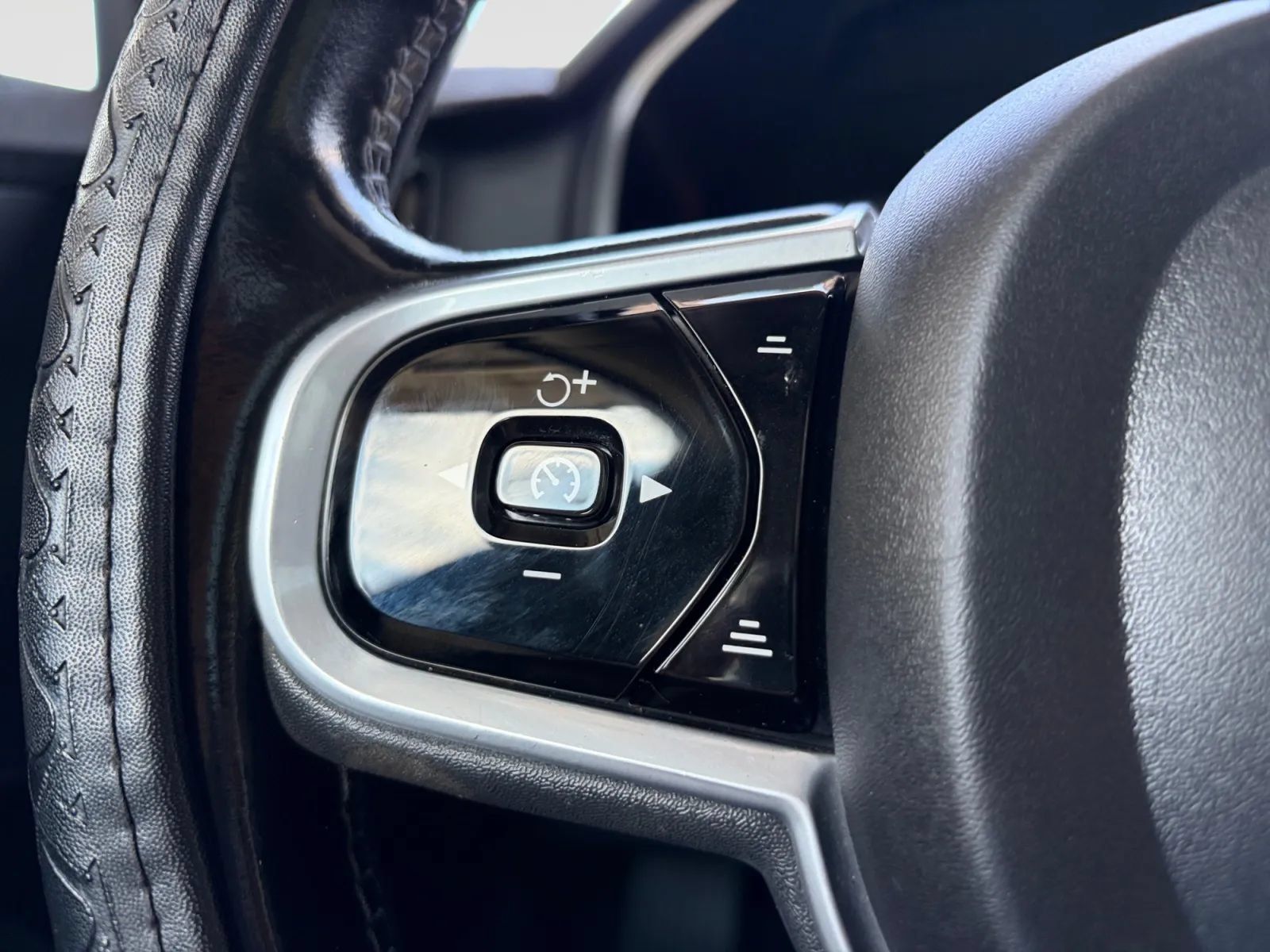 Used 2018 Volvo S90 T5 Momentum w/ Convenience Package FWD image 29