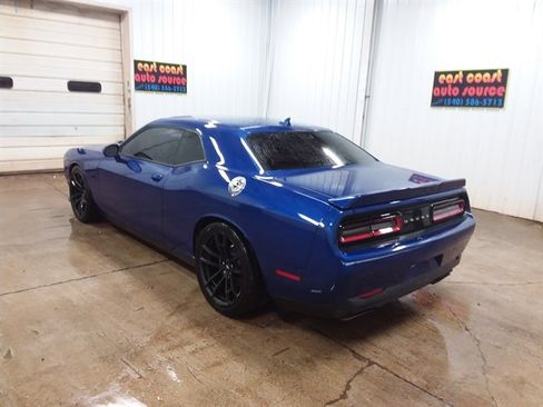 Used 2022 Dodge Challenger R/T RWD image 6