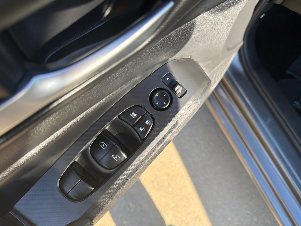 Used 2025 Nissan Altima 2.5 SV FWD image 11