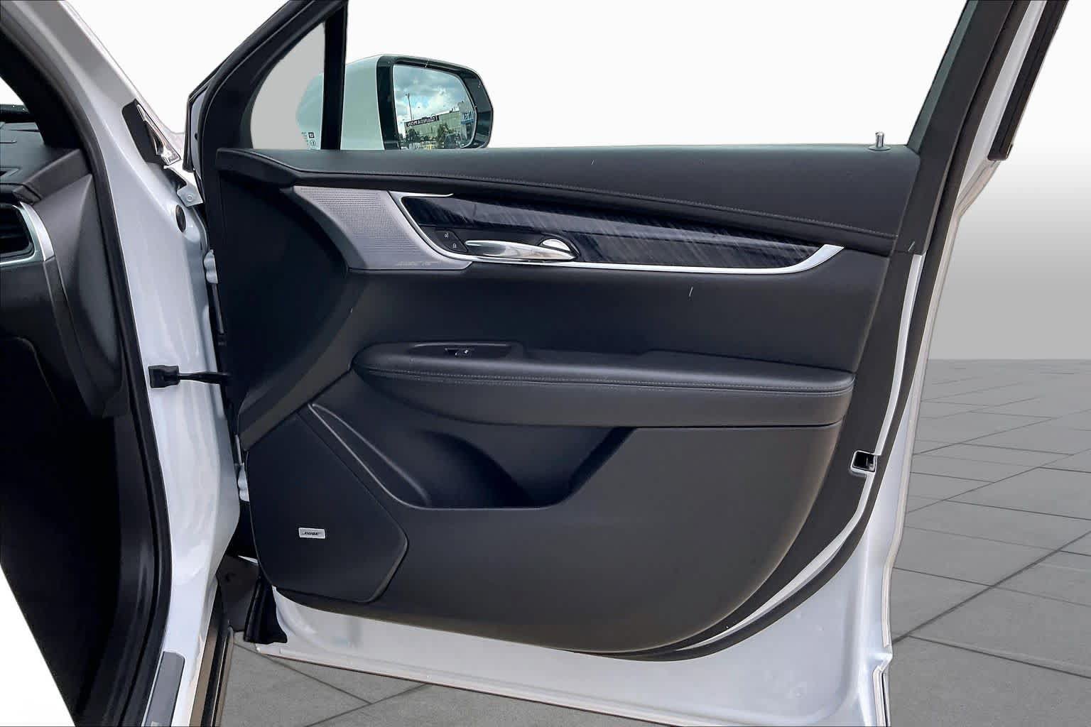 Used 2025 Cadillac XT6 Premium Luxury FWD image 23