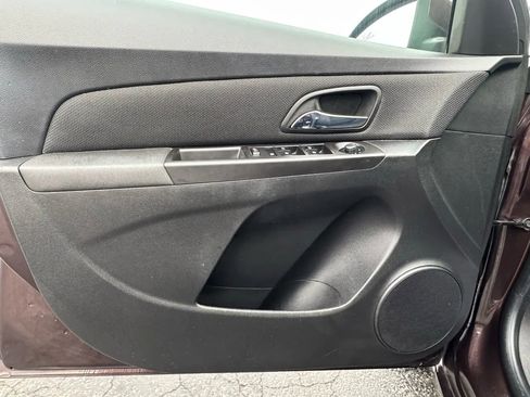 Used 2015 Chevrolet Cruze LT image 18