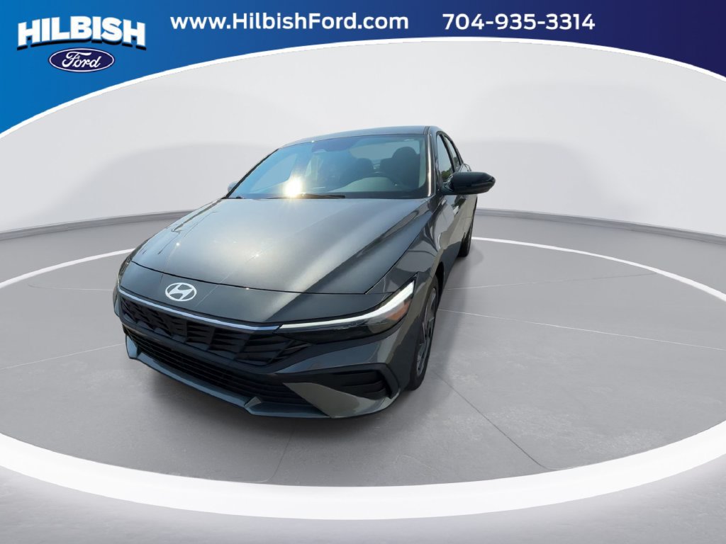 Used 2025 Hyundai Elantra Sport FWD image 3