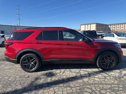 Used 2025 Ford Explorer ST-Line w/ ST-Line Street Pack image 5