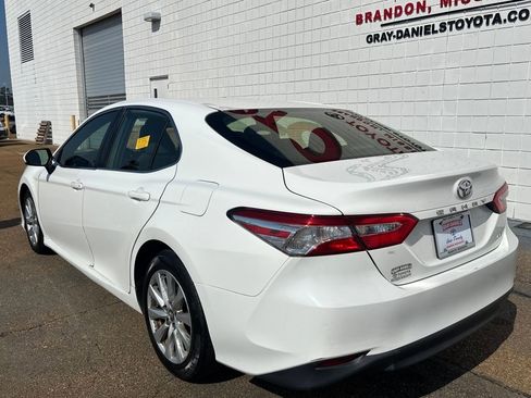 Used 2018 Toyota Camry LE image 3