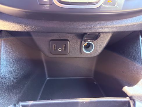 Used 2023 Chevrolet Traverse LS FWD image 33