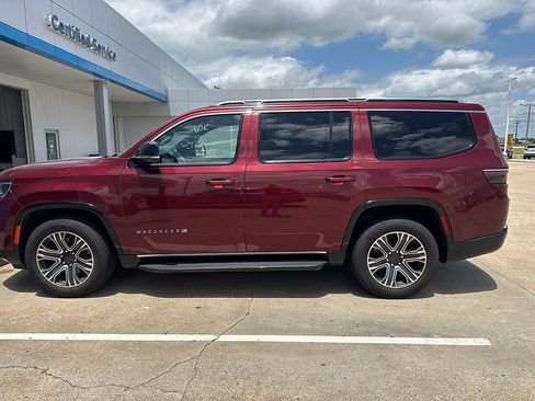 Used 2024 Jeep Wagoneer Series II w/ Flexible Seating Group RWD image 5