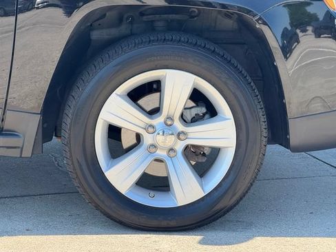 Used 2012 Jeep Compass Latitude FWD image 4