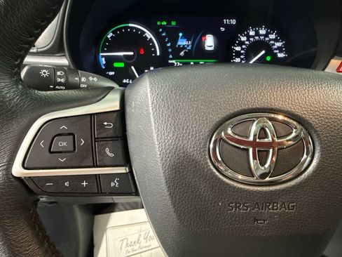 Used 2025 Toyota Sienna XLE FWD image 38