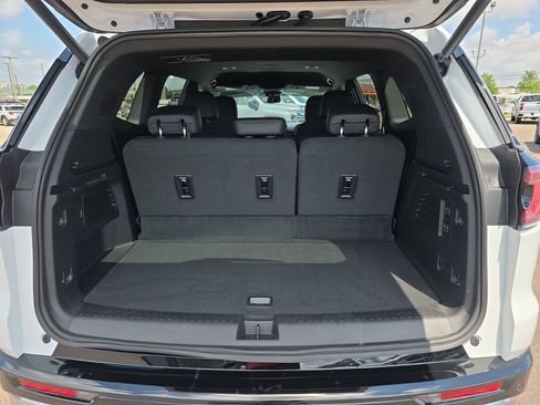 Used 2025 GMC Acadia Denali FWD image 14